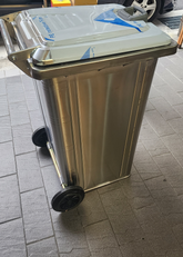 商用垃圾桶規格對照:60L、120L、240L 容量怎麼抓、裝滿多重、配哪種垃圾袋