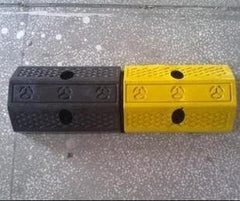 INPHIC-優質車輪定位器 橡膠擋車器 橡膠到車墊（四孔）